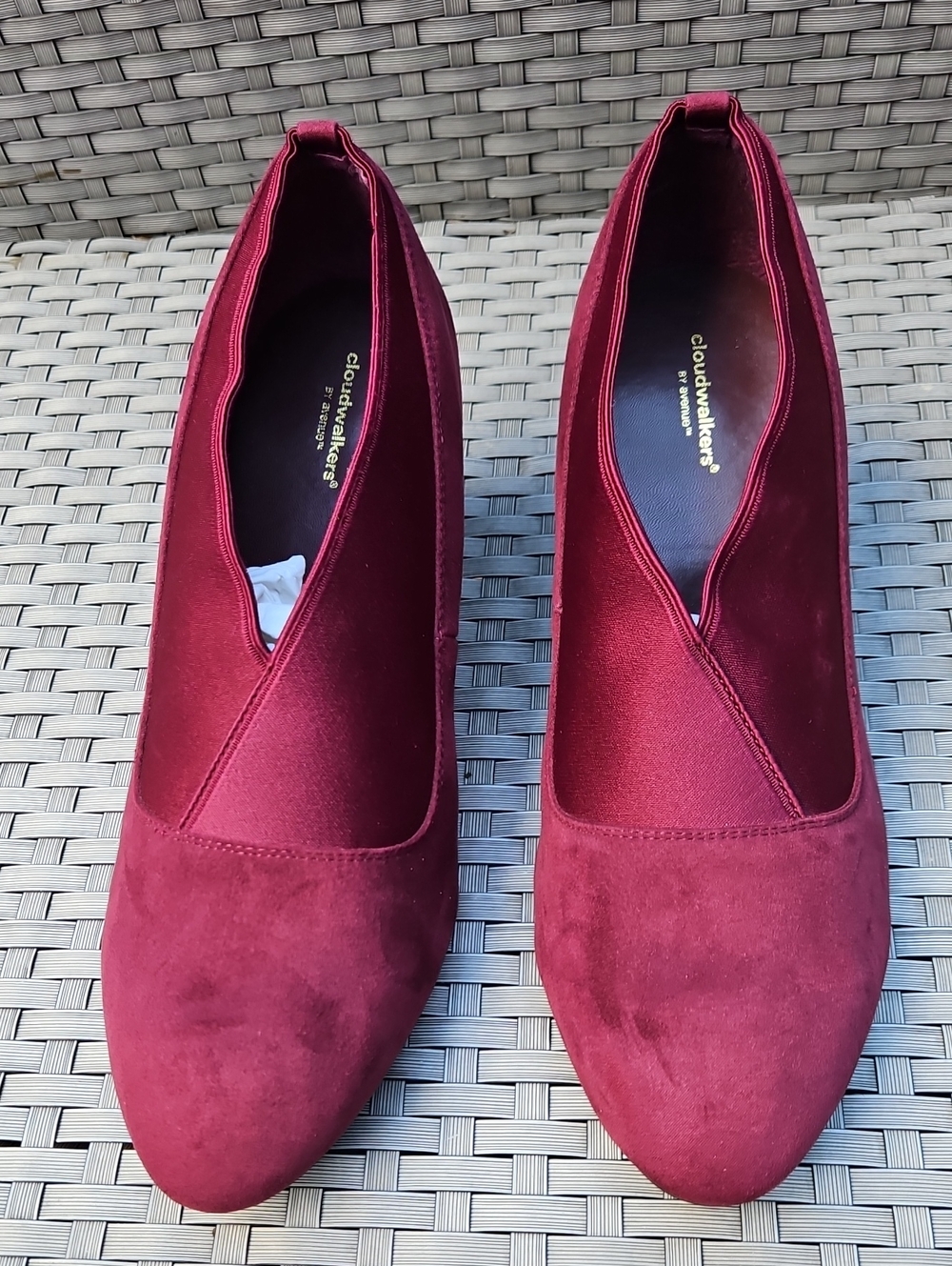 New Avenue Cloud Walkers Size 13W Wine Burgundy Slip-On Heeled Pumps